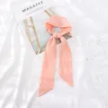 Foulard ruban en tissu rose pour femmes, bandeau élégant ou foulard de cou avec impression blanche. - 95cm*6cm / Formules Mathématiques