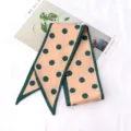 Elegante sciarpa lunga in seta a pois per capelli o polso, raffinato design verde e pesca. - 96cmx9cm / Pois Rosa Loto