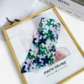 Vue détaillée du foulard en soie floral, élégant cache-col bleu pour sacs et poignets. - Floral Bleu Vert (Style 4)