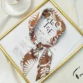 Écharpe bandeau en soie marron et blanche chic pour sac à main cheveux accessoire mode. - Style Feuille Marron (6)