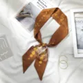 Foulard skinny en satin marron twilly pour femmes, élégant ruban de cheveux soleil. - 125x7cm / Cercle-Brun