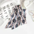 Foulard fin en coton et lin motif floral rose, accessoire mode sac et cou printemps. - Floral Rose Bleu Gris (Style 22)