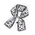 Chic foulard en soie fine imprimé animal noir et blanc élégant ruban de sac pour femmes. - Blanc à pois noirs