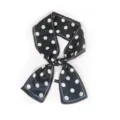 Foulard skinny en soie noire a pois blancs, bandeau polyvalent pour cheveux et accessoire de sac. - Noir Pois Blancs