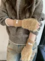 Χαριτωμένα χνουδωτά γάντια χειμώνα χωρίς δάχτυλα για γυναίκες, λεπτομέρεια ζεστά πλεχτά. - Ένα μέγεθος / Καφέ