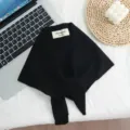 Bufanda triangular de lana tejida negra chal cálido de invierno calentador de cuello elegante. - Negro