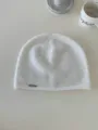 Berretto in maglia bianca da donna, morbido cappello invernale in lana con etichetta in metallo. - 27*22cm / Bianco