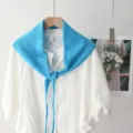 Châle triangulaire en tricot bleu pour femmes, accessoire de mode polyvalent. - Bleu ciel