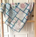Vue détaillée du carré rétro à motif géométrique avec un bel imprimé de tuiles. - Taille unique / 03#-Style Patchwork de Carreaux