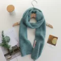 Détail écharpe en tricot bleu, texture douce et accessoire d'hiver chaud vue de près. - 156x14cm / Vert Cyan