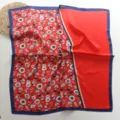 Modieuze zijden sjaal met bloemenprint en rode contrast vierkante sjaal voor dames zomer - 68*68cm / Rood
