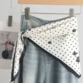 Zijden driehoekige sjaal met zwarte stippen en bloemen, elegant mode-accessoire. - 02#-Witte Stippen