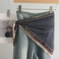 Ρετρό μεταξωτό τριγωνικό μαντήλι κεφαλής, ευέλικτο αξεσουάρ ζώνης τζιν παντελονιού. - 140*65cm / Ναυτικό Μπλε Λαχούρι