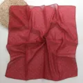 Detailansicht des französischen Vintage-Punkts-Quadratschopfs, elegante Baumwoll-Halstuch. - 03#-Weinrot