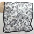 Retro zwart-wit bloemenprint vierkante sjaal, elegante lichte halsdoek voor vrouwen. - 70*70cm / Vlinder