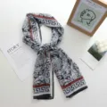 Élégant foulard long en soie pour femme avec imprimé floral baroque noir et blanc et bordure rouge. - 142*34cm / 06#-Pivoine