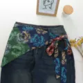 Κομψό μαντήλι μέσης από συνθετικό μετάξι με σχέδιο κασμίρ και μοντέρνο τζιν παντελόνι. - Ένα μέγεθος / Bottoms / Χρώμα σε Αντίθεση (04#)