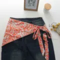 Jupe portefeuille en fausse soie à imprimé cachemire superposée sur jean pour un style. - Taille unique / Bas / Orange (11#)