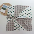 Petit carré de soie synthétique avec motif cœur et carreau vert, foulard élégant et tendance. - Cœur bleu-vert