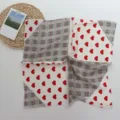 Foulard carré en imitation soie avec cœur rouge et motif écossais, foulard polyvalent. - Carreaux Coeur Rouge