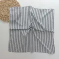 Petit carré de soie synthétique à rayures géométriques bleues et blanches, foulard chic. - Rayé Gris