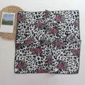 Petit carré de soie artificielle avec imprimé léopard et floral, foulard élégant et polyvalent. - Léopard Floral