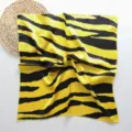 Petit carre de foulard en fausse soie imprime rayures jaune et noir bandeau de cheveux - Style Zèbre Jaune