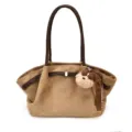 Braune Vintage Wildleder Tote Bag für Damen, große Freizeittasche mit süßem Bärenanhänger. - Ohne Anhänger / Khaki