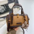 Retro color-blocked Boston handbag, brown suede and leather crossbody bag with cute knit flower charm. - Brown (With Pendant)