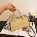 Vintage Wildleder Boston Umhängetasche in Khaki mit gewebten Kontrastnähten - Beige