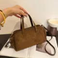 Vintage braune Wildleder Boston Handtasche mit geflochtenem Rand für Damen im Alltag. - Braun