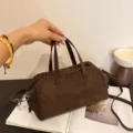 Retro Wildleder Damen Handtasche, große Kapazität Boston Kissen Tasche mit geflochtenen Details. - Braun