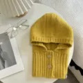 Gelbe gestrickte Sturmhaube Kapuze mit Knöpfen Winter warme Ohrschutz Wollmütze Schal Detail - Höhe 39 Breite 21 / Gelb