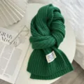 Gruener gestrickter Winterschal fuer Damen, gemuetliches Rippenstrick Design, warmer Halswaermer. - Grün (Gerippt)