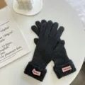 Donkergrijze gebreide dameshandschoenen met pluche manchetten en roze logo voor herfst. - Donkergrijs (07#)