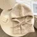 Beige gebreide bivakmuts winter capuchonsjaal warme dikke wollen muts met knopen en touwtjes - Eén maat / Beige