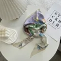 Chique bedrukte zijden driehoekssjaal, elegante halsdoek voor haar- en tasdecoratie. - Driehoekige Sjaal Stijl 3