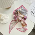 Elegante zijden skinny sjaal met ruiterprint, perfect als halsdoek, haarband of tassenaccessoire. - Driehoekige Sjaal 13