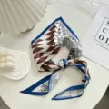 Koreaanse stijl chique geometrische zijden sjaal modieuze kleine nek sjaal voor vrouwen. - Driehoeksdoek-11