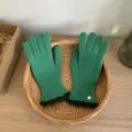 Green knitted gloves detail view, featuring thermal wool fabric and elegant scalloped cuffs. - One Size / 04#-Green