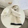 Écharpe en tricot beige avec ourlet bicolore noir et étiquette métallique chaud élégant hiver mode - Blanc Cassé