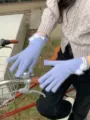 Stijlvolle gebreide wollen damhandschoenen met witte pompons, lang en warm voor winterfietsen. - Hemelsblauw