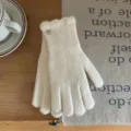 Gants d'hiver tricotés pour femmes couleur unie mitaines chaudes détails volantés - 23cm x 8cm / Blanc Cassé