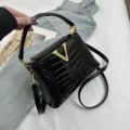 Black crocodile pattern handbag with luxury rhinestone V clasp, elegant shoulder crossbody bag. - Black