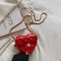 Rode hartvormige schoudertas met gewatteerd patroon en gouden ketting voor dames - Rood