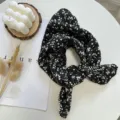 Foulard carre a motif floral avec fine bordure de perles, accessoire d'ete elegant. - 60cmx60cm / 16-Noir Blanc Classique