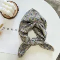Foulard carré en coton et lin à fleurs avec bord en perles, accessoire léger pour l'été. - 60cmx60cm / 06-Floral Rétro