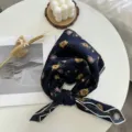 Foulard carre en coton a fleurs vintage pour femme, bandana et bandeau d'ete 56x56cm - Bleu Marine Floral