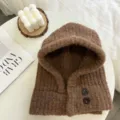 Cagoule tricotée marron confortable écharpe à capuche chaude hiver avec boutons chic. - Taille unique / Café