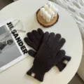 Donkerbruine gebreide handschoenen detail, herfst winter warme gebreide handschoen. - Eén Maat (23cmX9cm) / donkergrijs